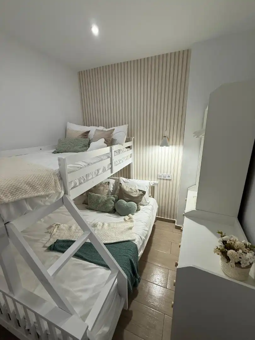 Schlafzimmer von Wohnungen zur Miete in Ubrique mit Heizung, Möbliert und Waschmaschine