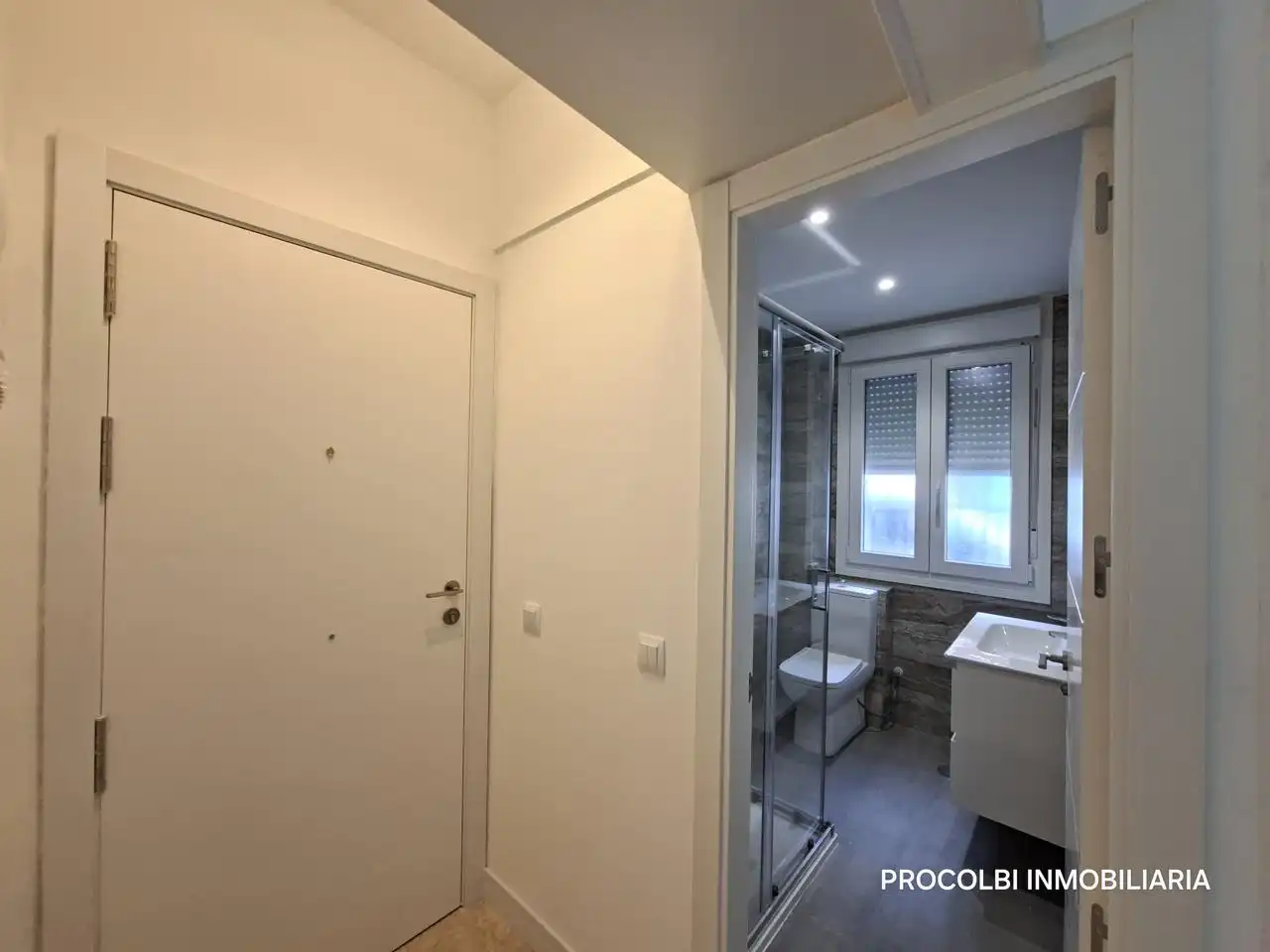 Bathroom of Ground floor for sale in Madrid  with Air Conditioner and Heating