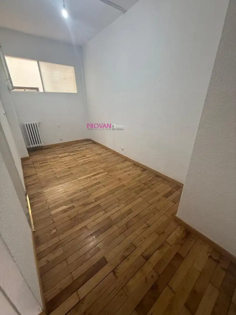 Schlafzimmer von Wohnung zur Miete in Madrid mit Klimaanlage, Heizung und Parkett
