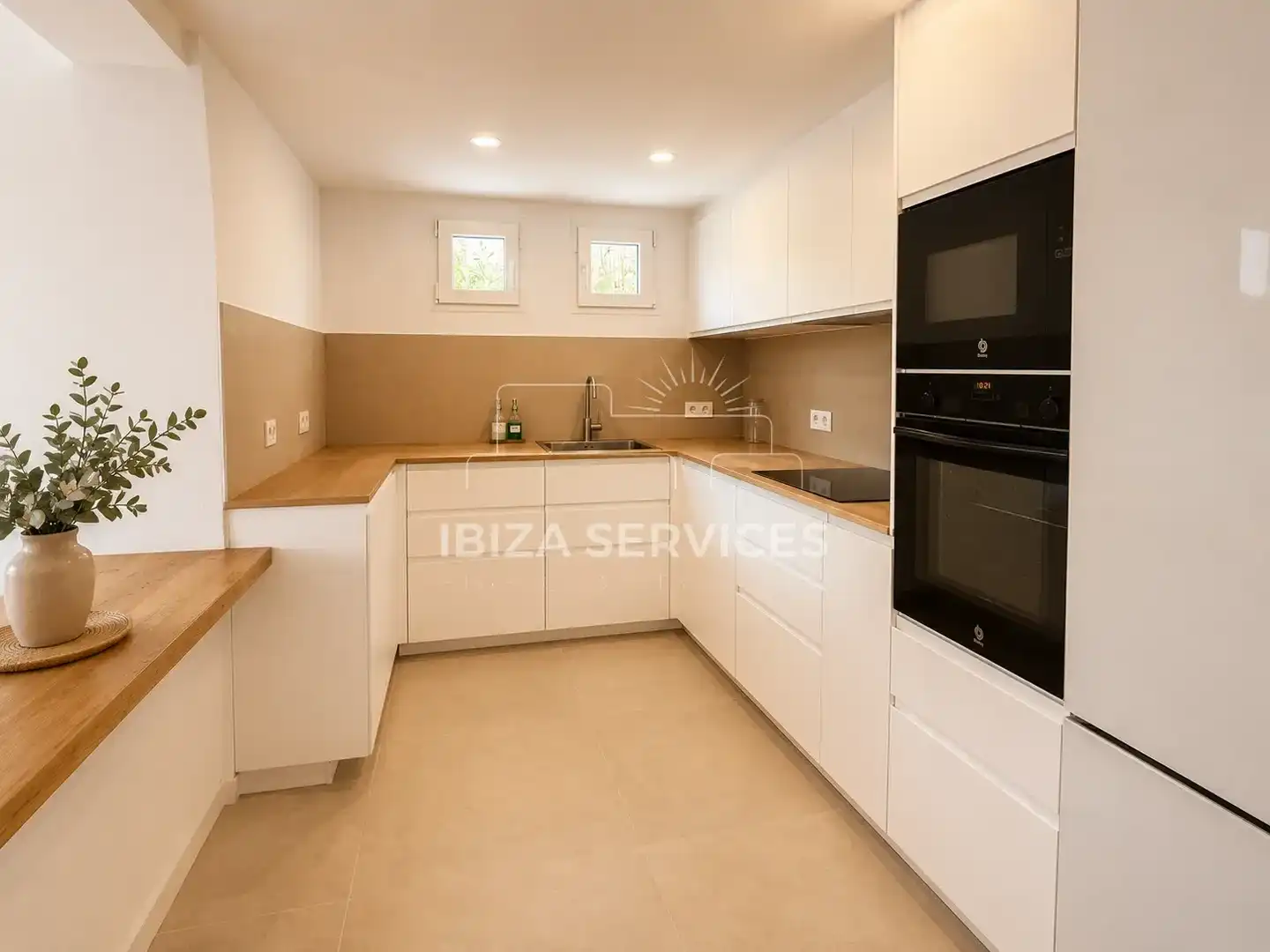 Cocina de Casa o chalet de alquiler en Santa Eulària des Riu con Aire acondicionado, Jardín privado y Piscina
