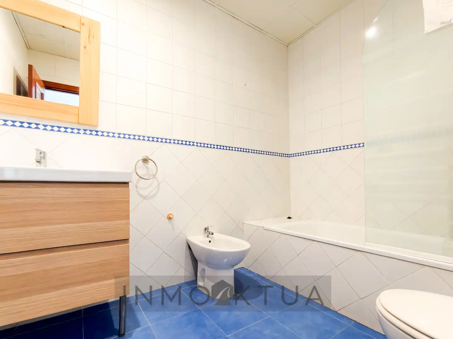 Baño de Piso en venta en Bormujos con Aire acondicionado, Terraza y Amueblado