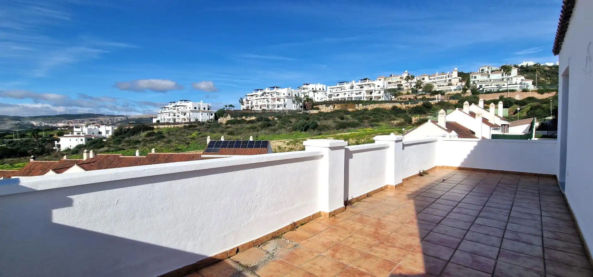 Terrasse von Einfamilien-Reihenhaus zum Verkauf in Cártama mit Privatgarten und Terrasse