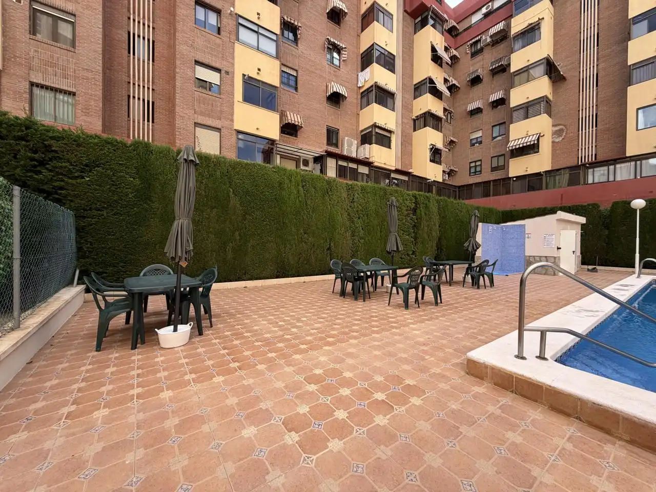 Terrasse von Wohnung zum Verkauf in Alicante / Alacant mit Klimaanlage, Privatgarten und Terrasse