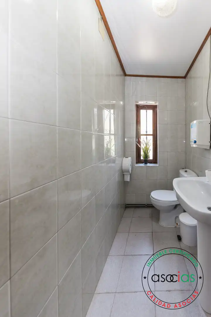Badezimmer von Geschaftsraum zum Verkauf in Llanes