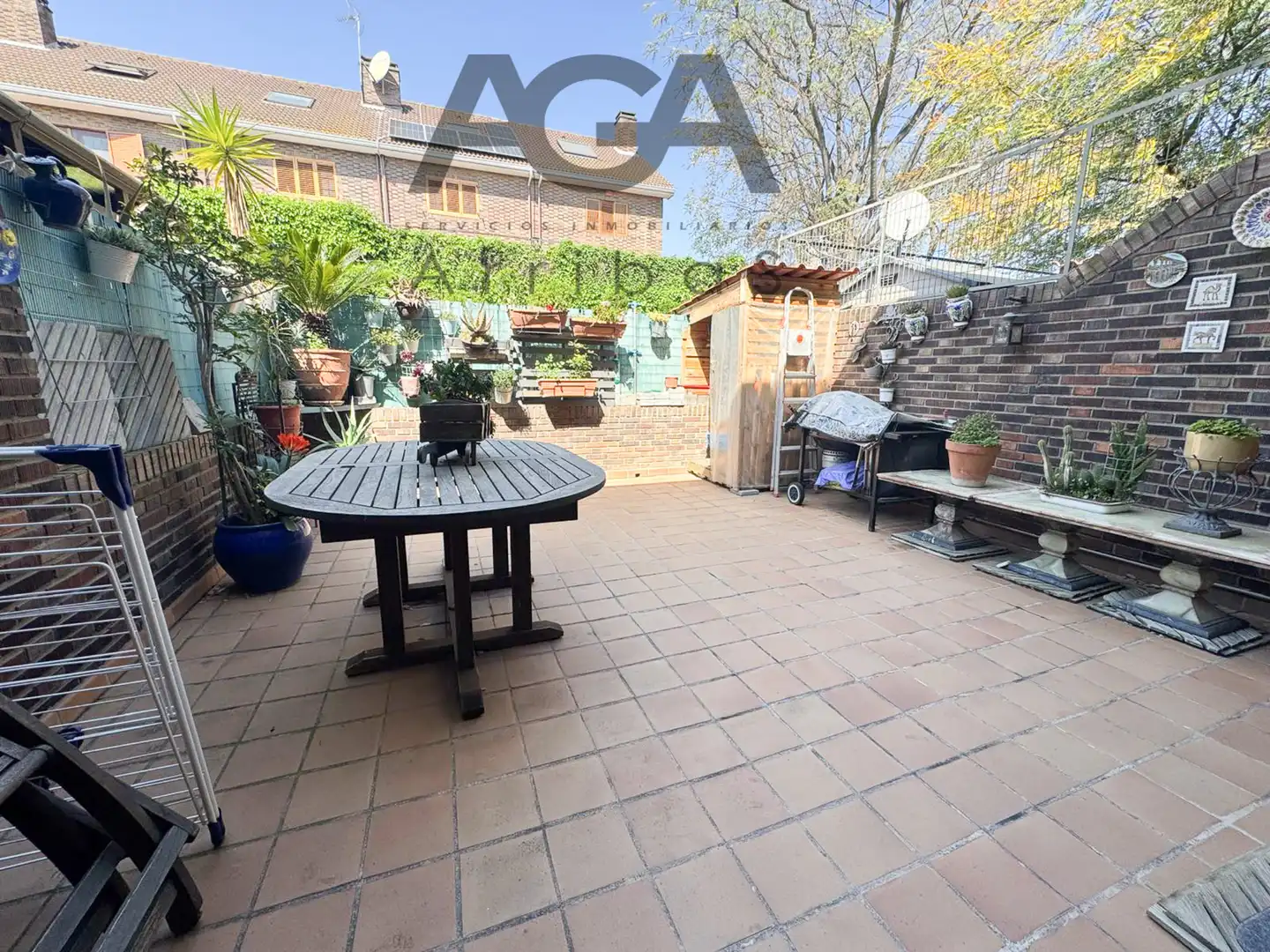 Garten von Einfamilien-Reihenhaus zum Verkauf in Badalona mit Klimaanlage und Abstellraum