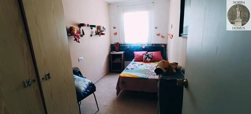 Dormitori de Casa o xalet en venda en Cáceres amb Jardí privat, Terrassa i Traster