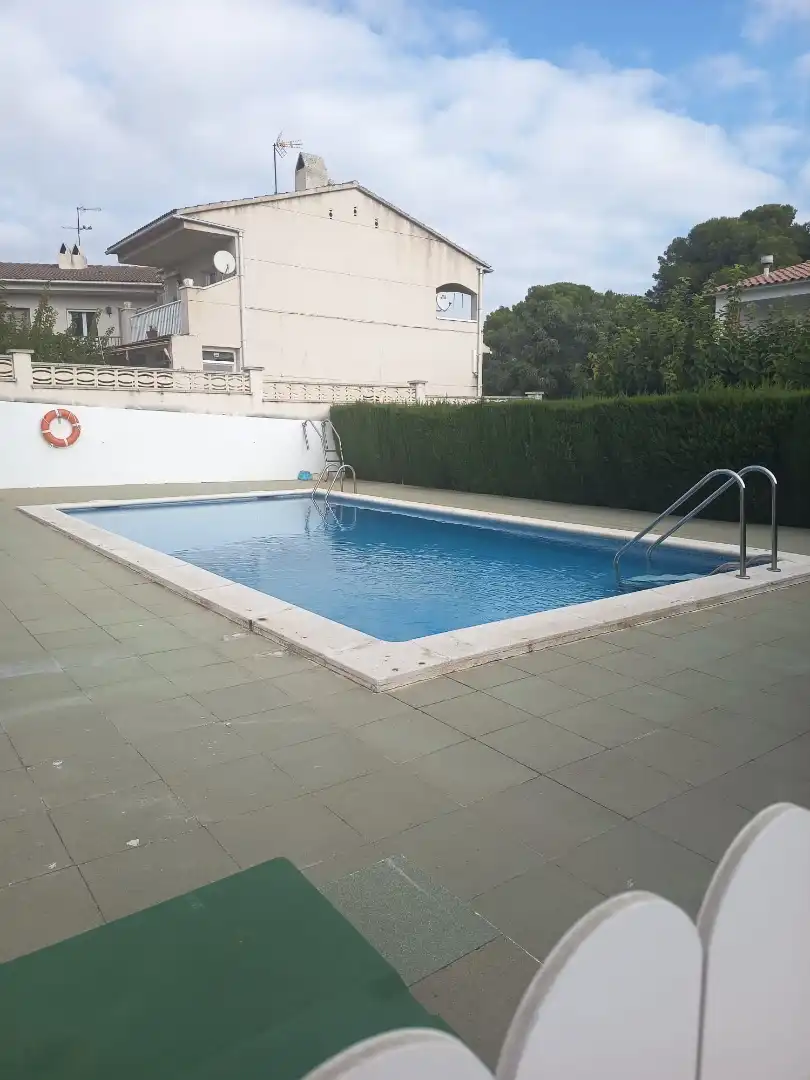 Piscina de Planta baja en venta en El Vendrell con Jardín privado, Terraza y Amueblado