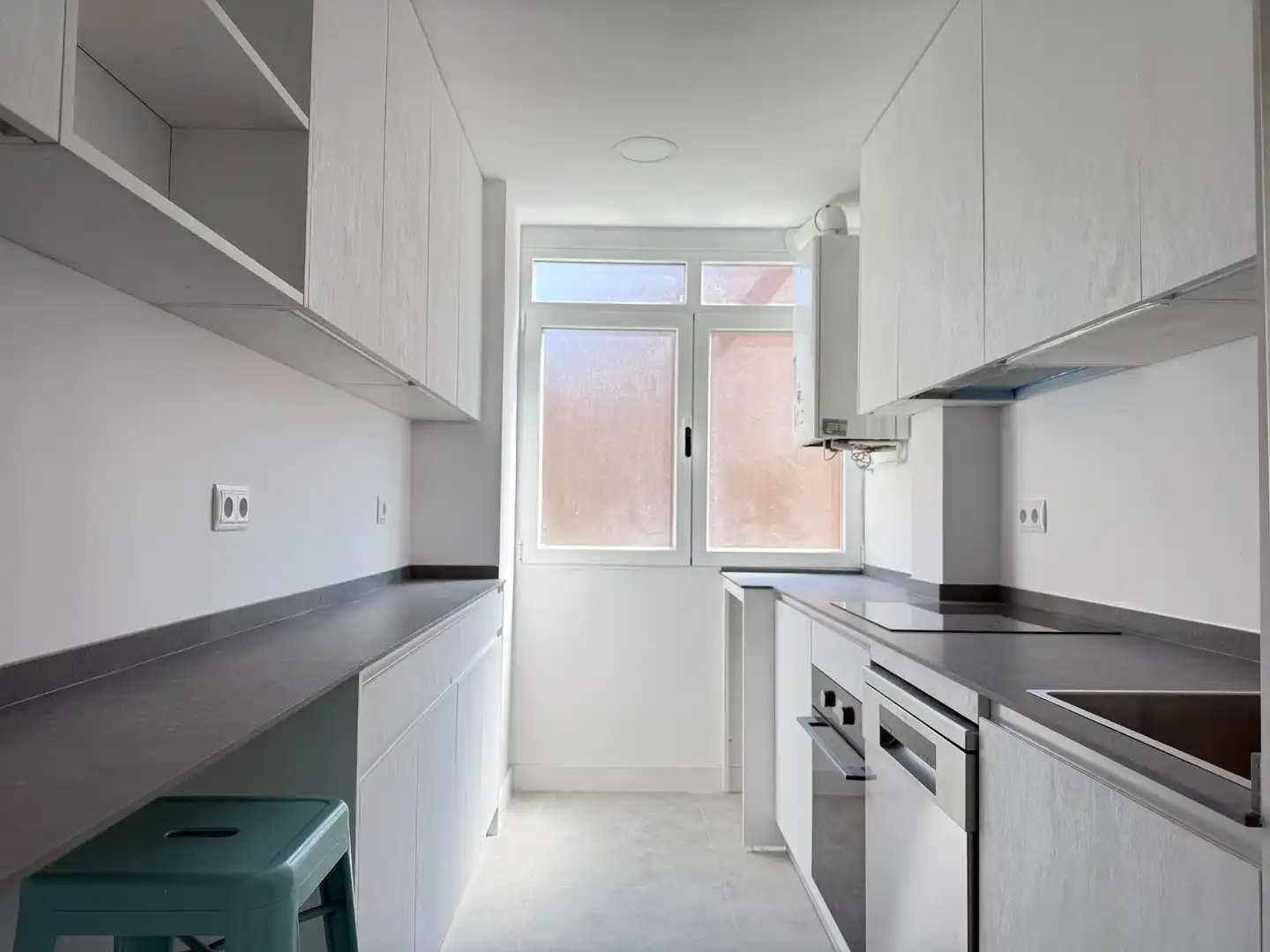Kitchen of Flat for rent in Madrid  with Air Conditioner, Heating and Parquet flooring