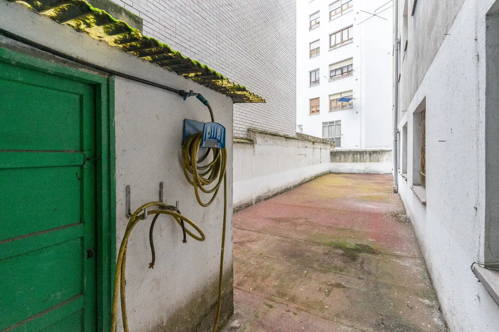 Vista exterior de Pis en venda en Oviedo  amb Terrassa i Balcó