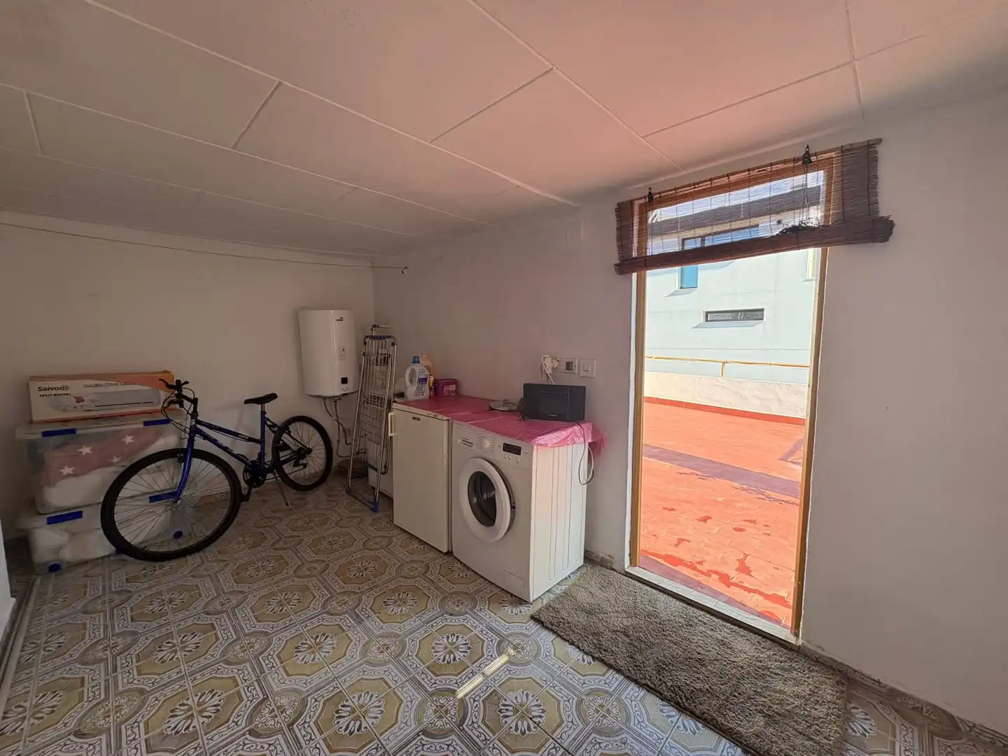 Houses for sale in Sueca  with Air Conditioner, Terrace and Storage room