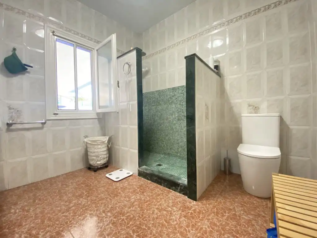 Bathroom of Houses for sale in Borriol, Castellón