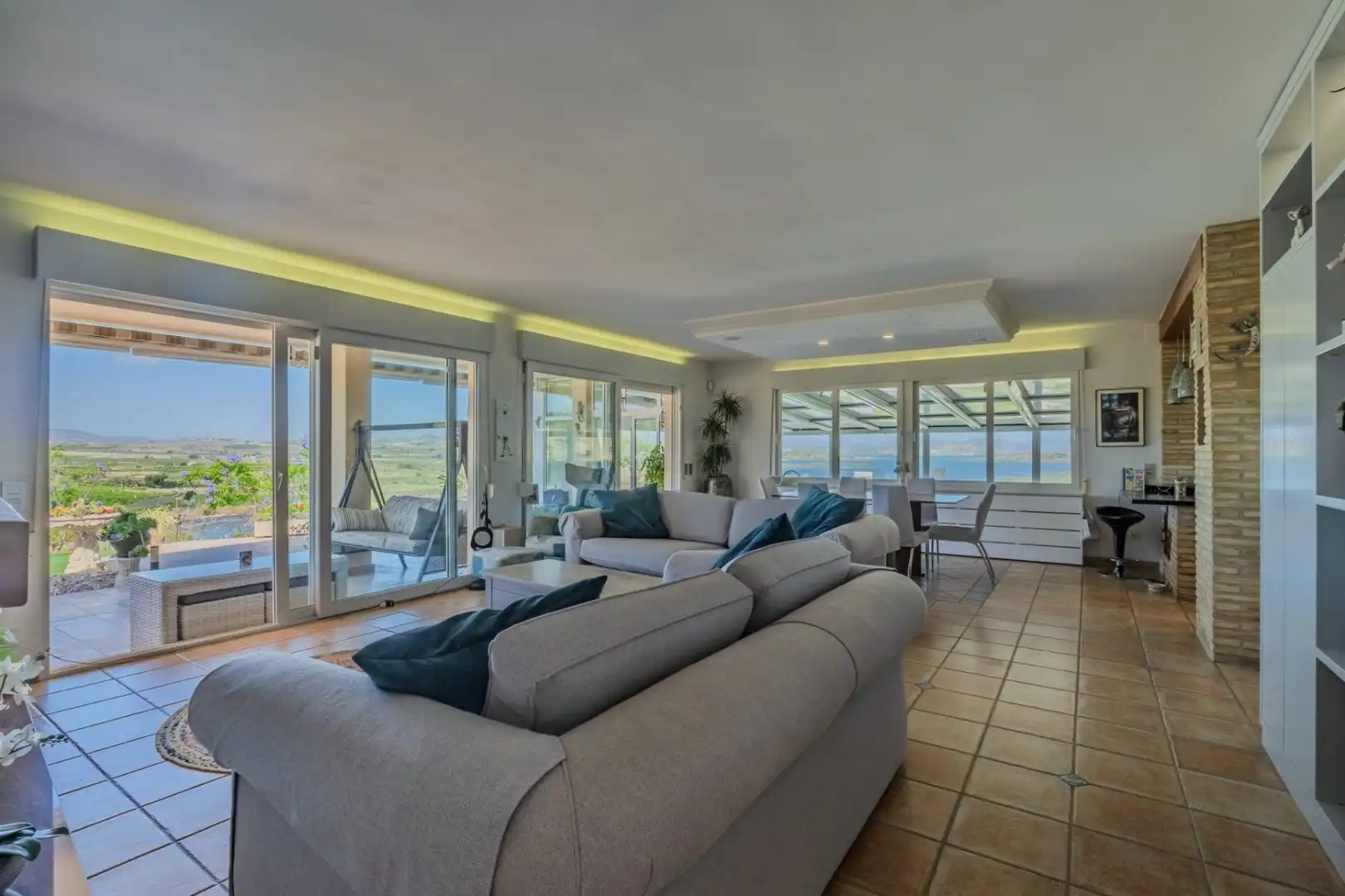 Sala d'estar de Finca rústica en venda en San Miguel de Salinas amb Aire condicionat, Calefacció i Jardí privat