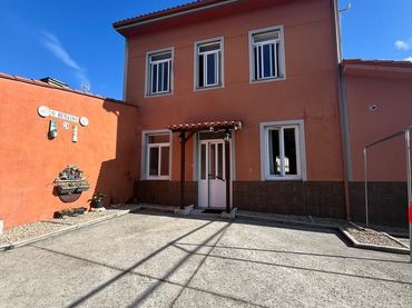 Casa amb jardí en venda a Miño