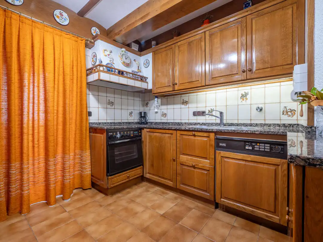 Küche von Wohnung zum Verkauf in Zarautz mit Heizung, Privatgarten und Terrasse