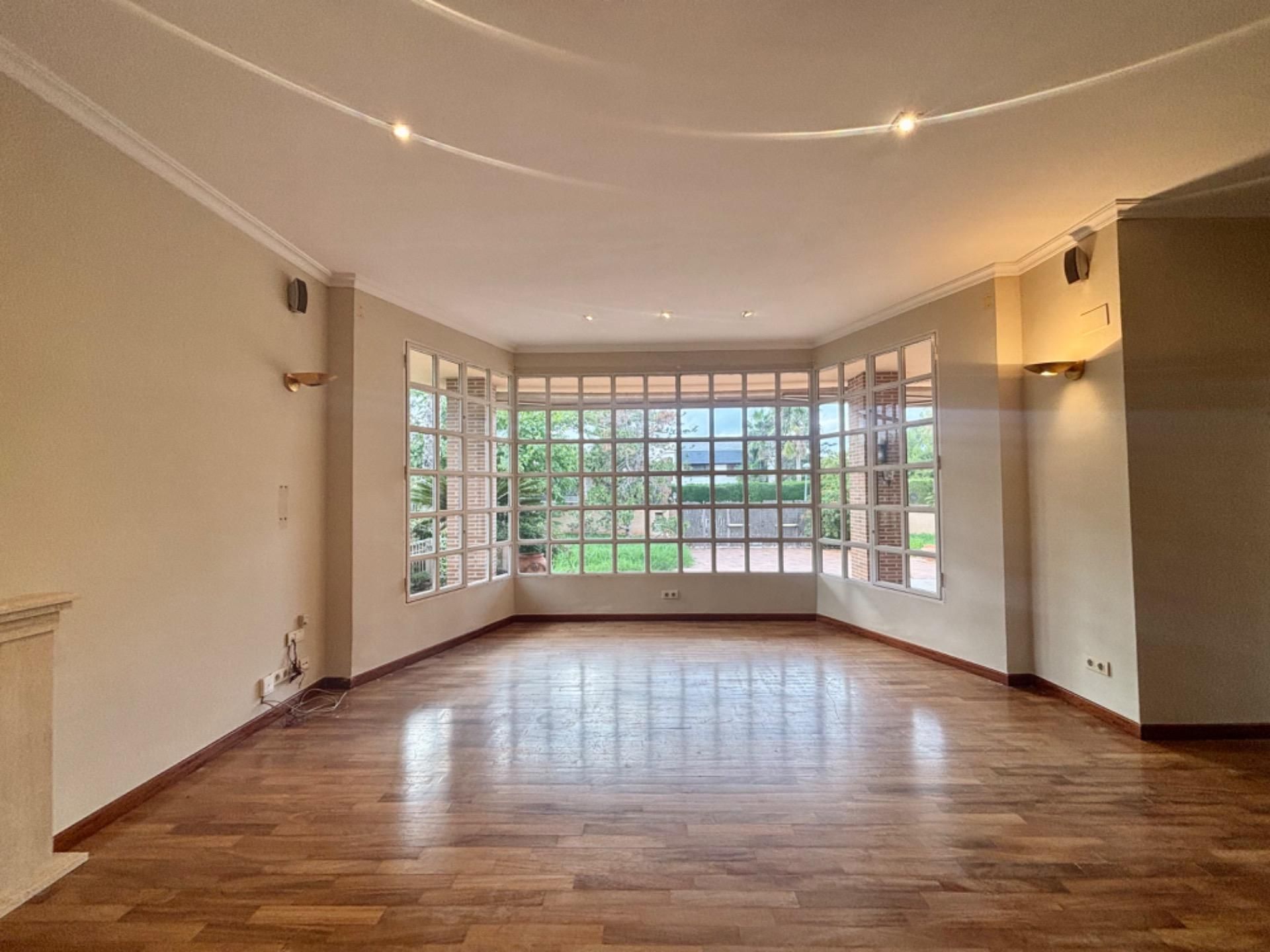 Living room of House or chalet for sale in Paterna  with Parquet flooring