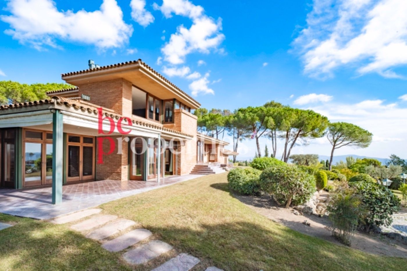 Exterior view of House or chalet for sale in Cerdanyola del Vallès  with Air Conditioner, Heating and Private garden