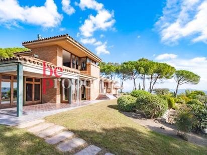 Vista exterior de Casa o xalet en venda en Cerdanyola del Vallès amb Aire condicionat, Calefacció i Jardí privat