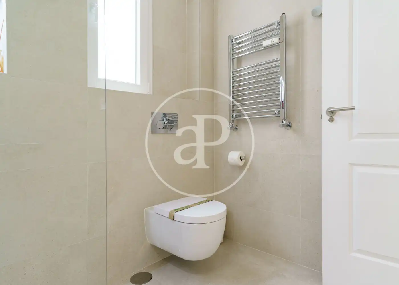 Bathroom of Flat for rent in Madrid  with Air Conditioner, Heating and Furnished