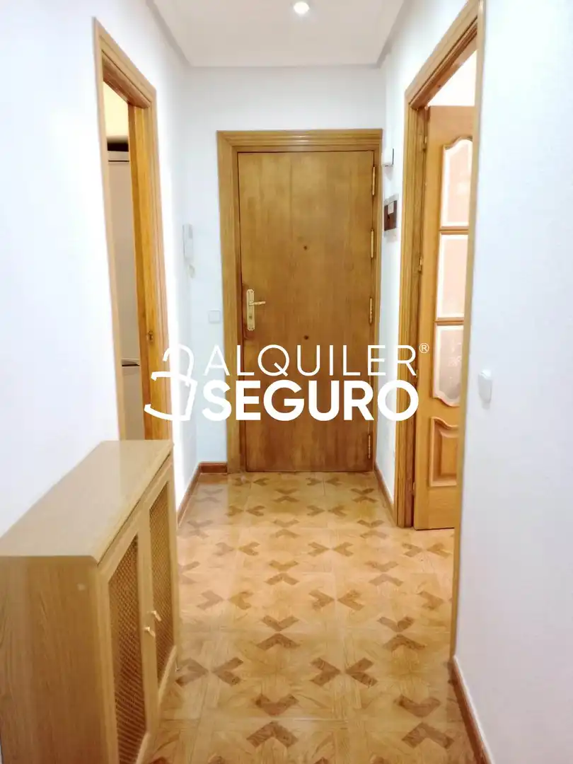 Flat for rent in Madrid  with Heating and Furnished