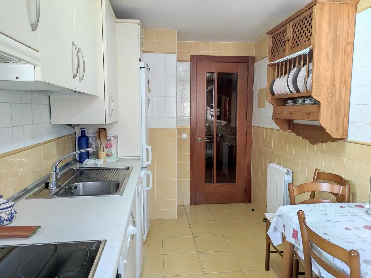 Cuina de Pis en venda en Boltaña amb Calefacció, Parquet i Terrassa
