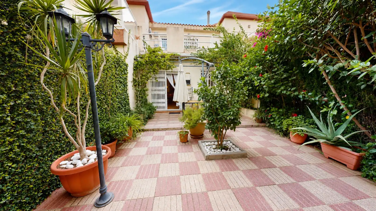 Jardí de Casa o xalet en venda en Alicante / Alacant amb Aire condicionat, Calefacció i Terrassa
