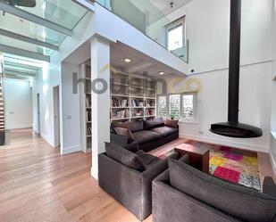 Living room of Study to rent in  Madrid Capital  with Air Conditioner, Heating and Parquet flooring