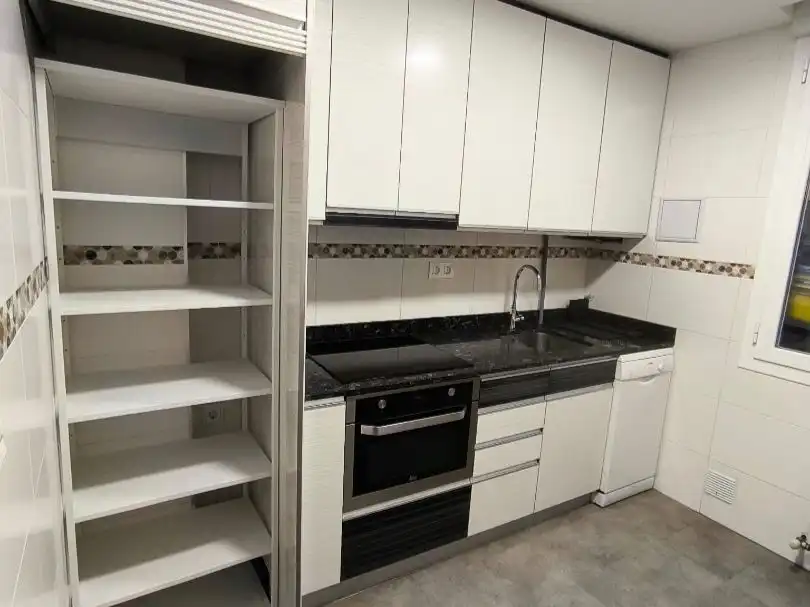 Kitchen of Flat for share in  Logroño  with Heating, Parquet flooring and Furnished