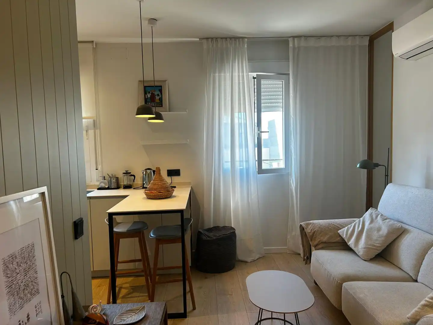 Sala d'estar de Apartament de lloguer en Madrid amb Aire condicionat, Calefacció i Moblat