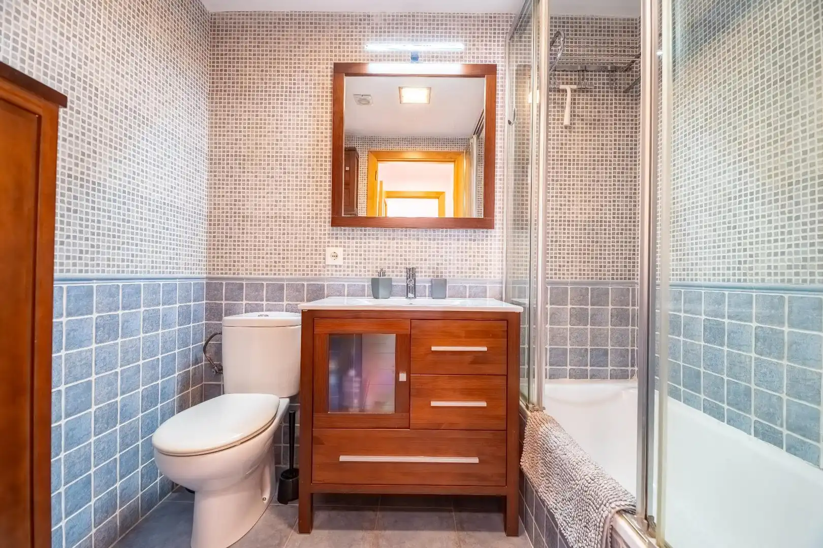 Bathroom of Attic for sale in  Palma de Mallorca  with Air Conditioner, Heating and Storage room