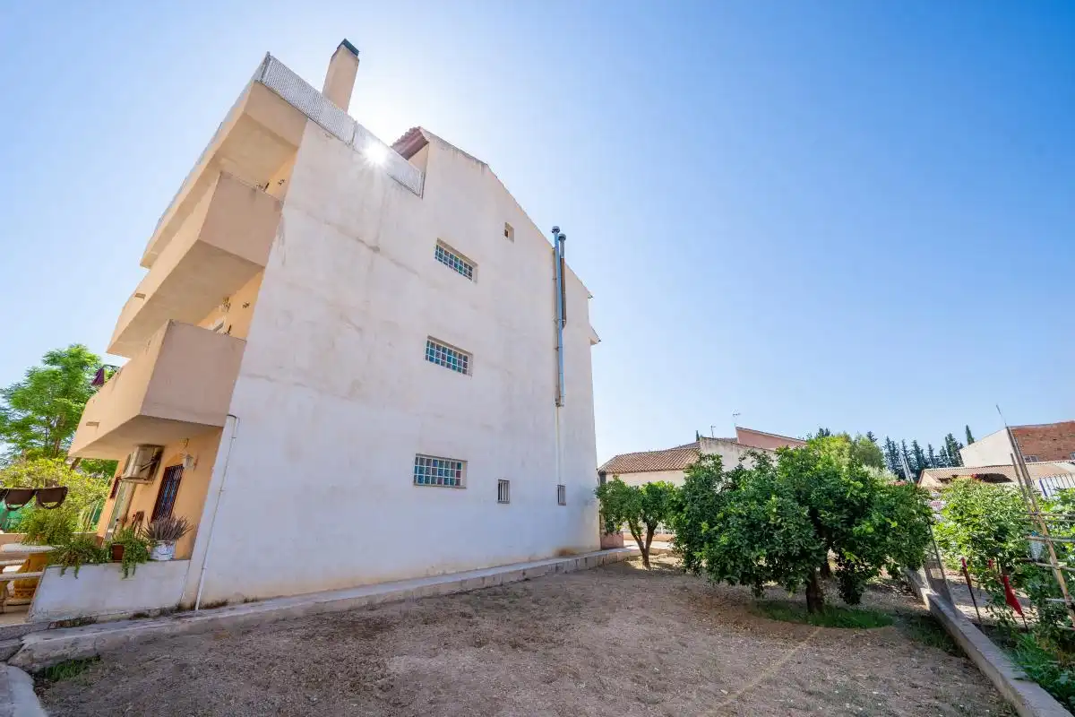 Vista exterior de Edifici en venda en Murcia