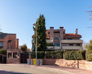 Vista exterior de Apartament de lloguer en  Madrid Capital amb Aire condicionat, Calefacció i Jardí privat