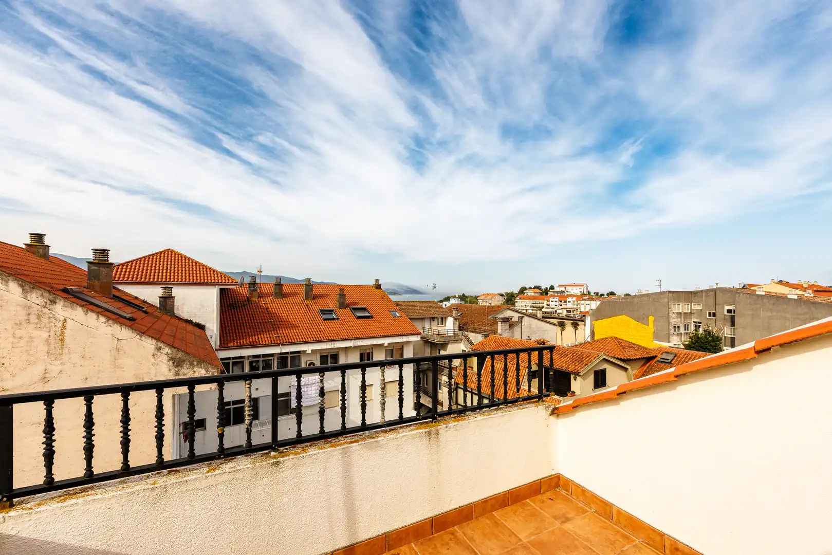 Vista exterior de Dúplex en venda en Nigrán amb Calefacció, Terrassa i Traster