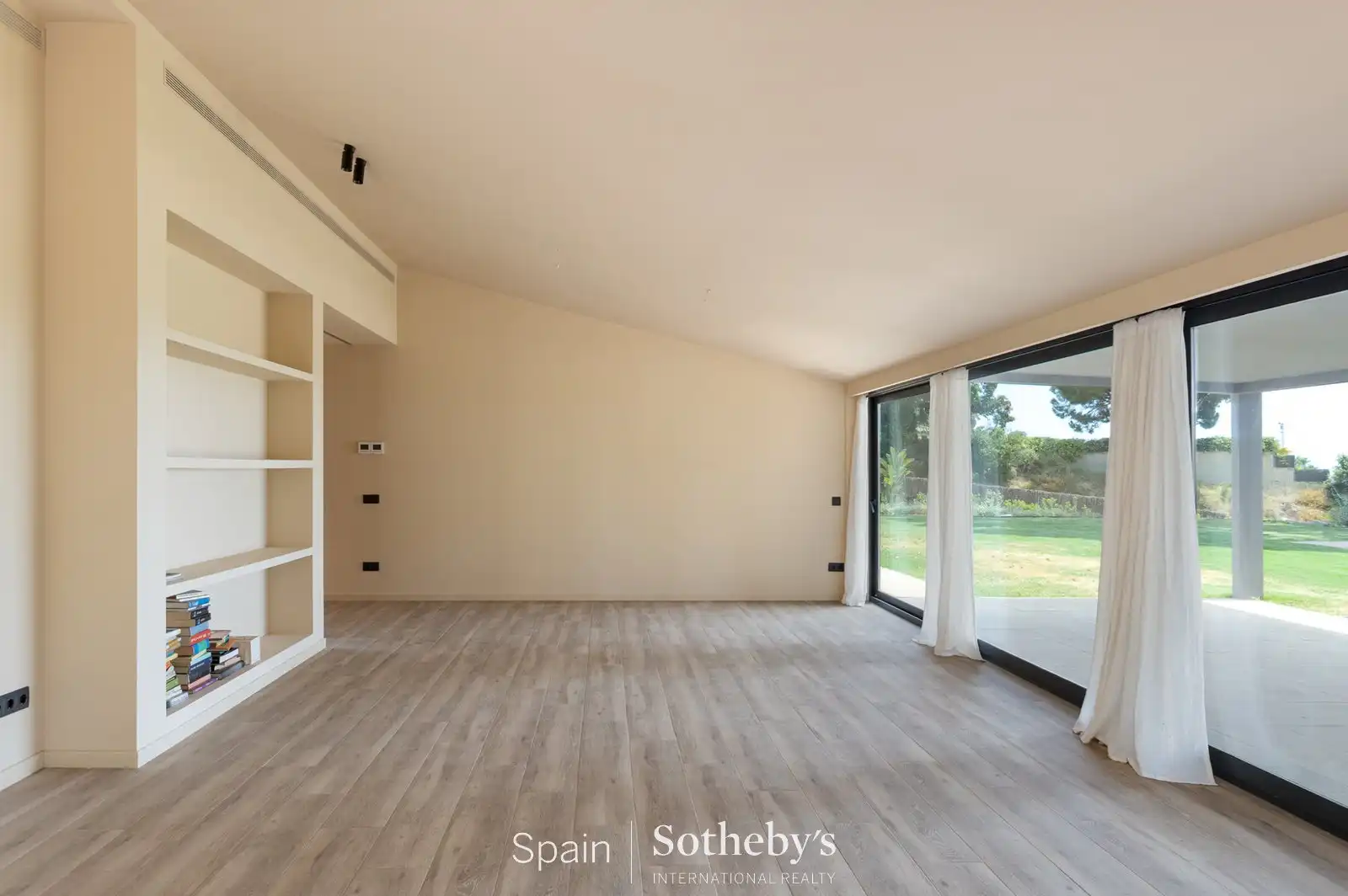 Sala d'estar de Casa o xalet en venda en Sant Andreu de Llavaneres amb Aire condicionat, Calefacció i Jardí privat