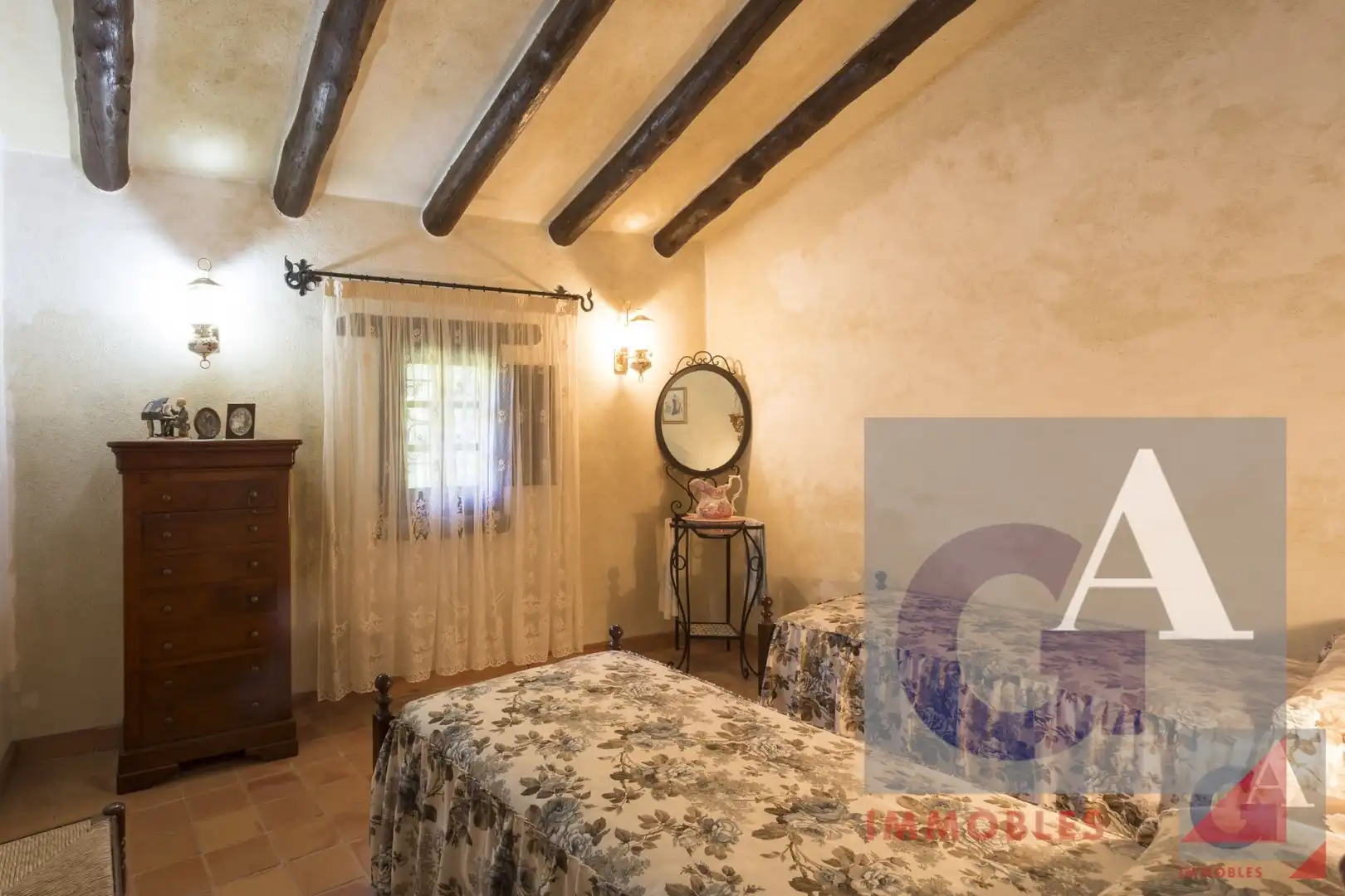 Country homes for sale in Montagut i Oix