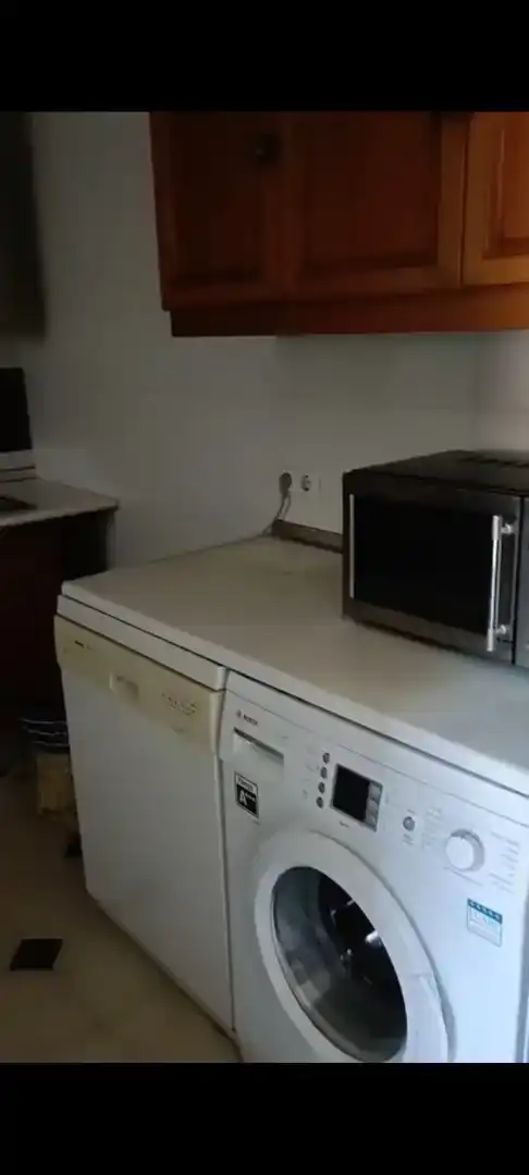 Kitchen of Houses for share in Madrid  with Parquet flooring, Washing machine and Microwave