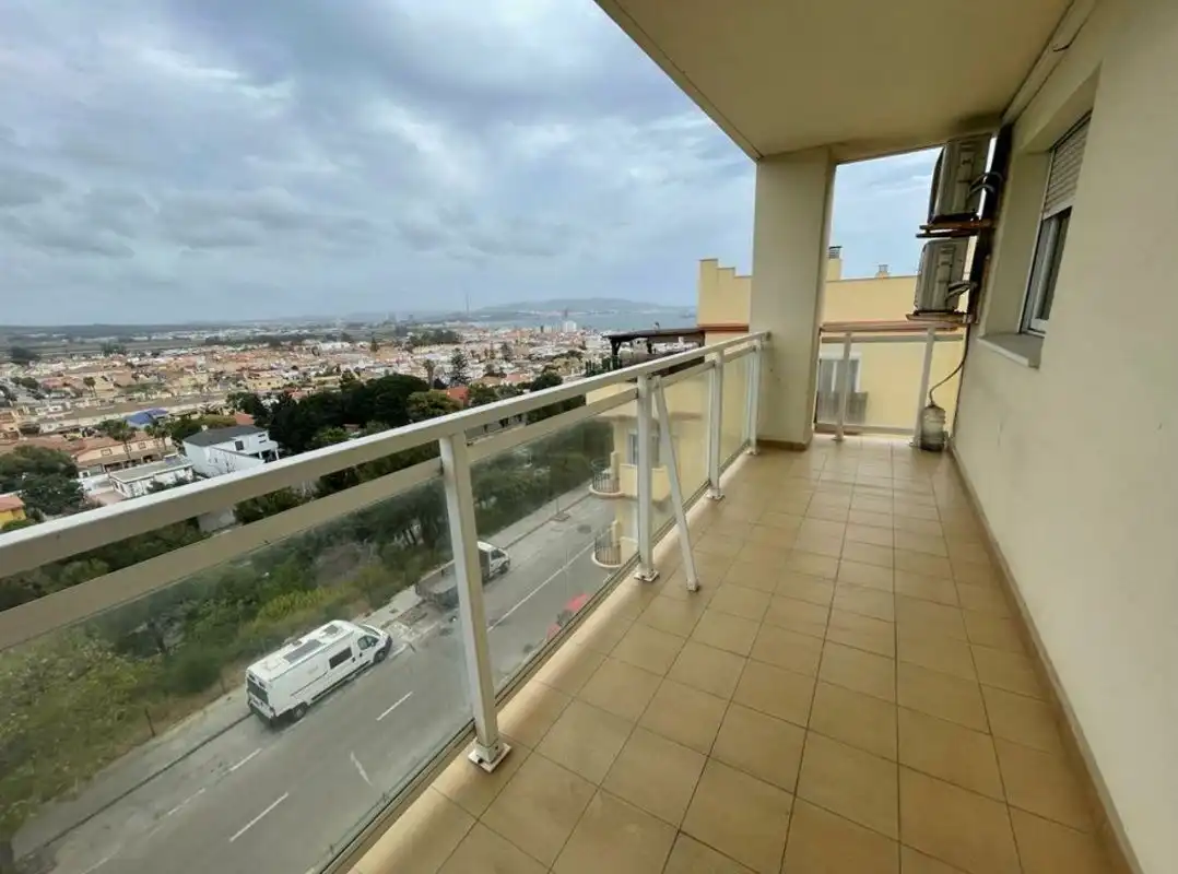 Terraza de Ático de alquiler en Algeciras con Aire acondicionado
