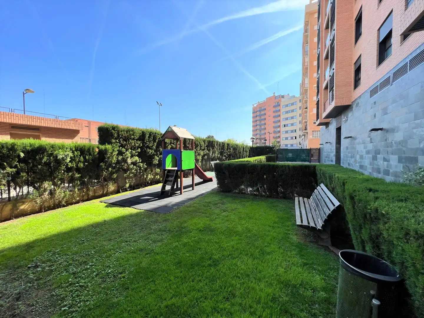 Exterior view of Flat for rent in Valencia  with Air Conditioner, Oven and Washing machine