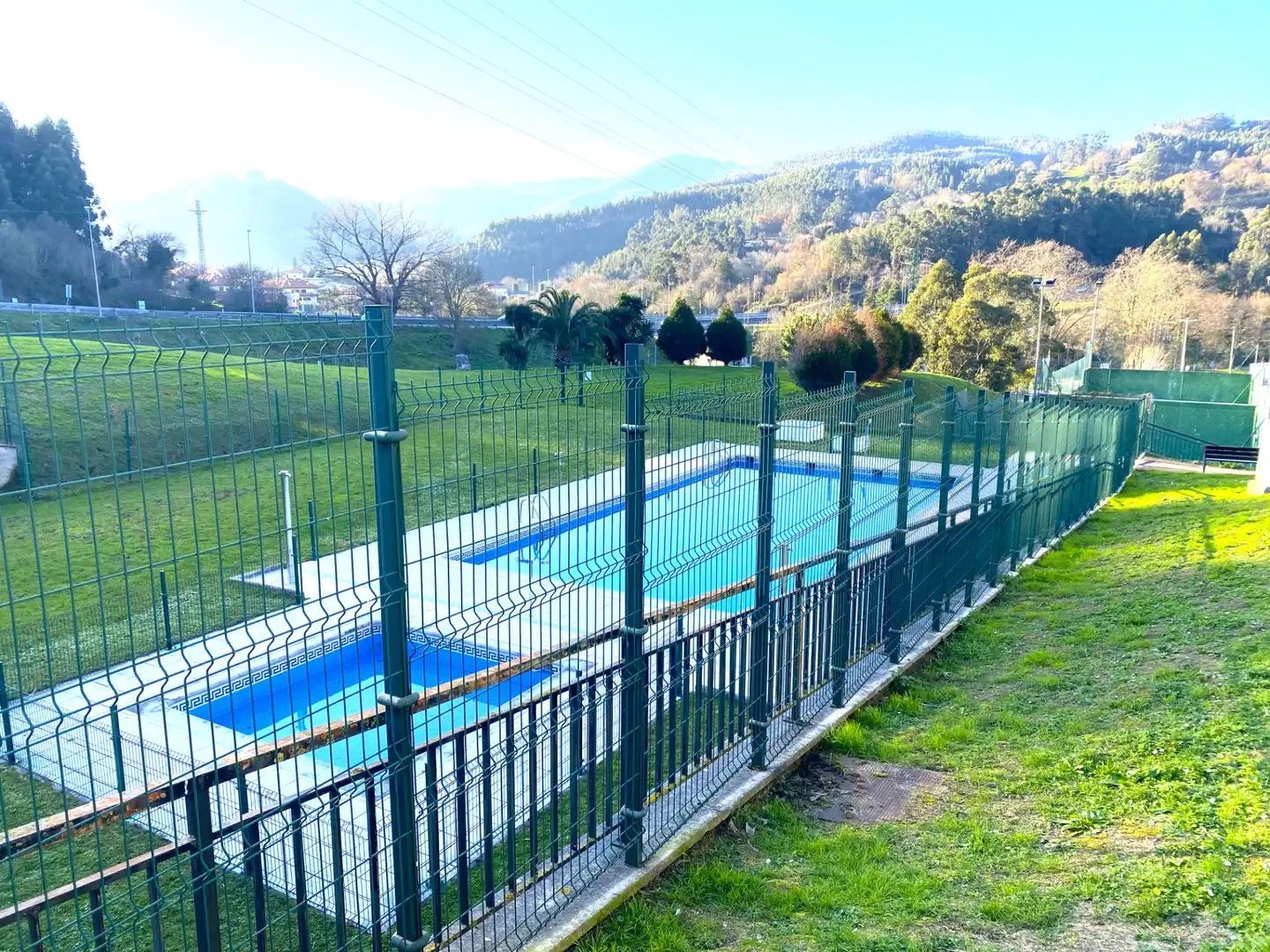 Piscina de Planta baixa en venda en Castro-Urdiales amb Calefacció, Parquet i Terrassa