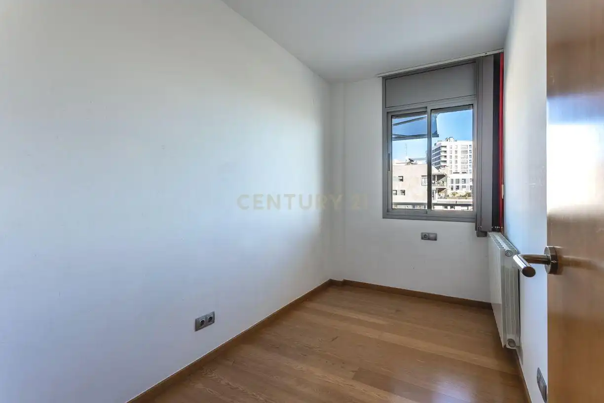 Habitación de Apartamento en venta en Badalona con Jardín privado, Piscina y Balcón