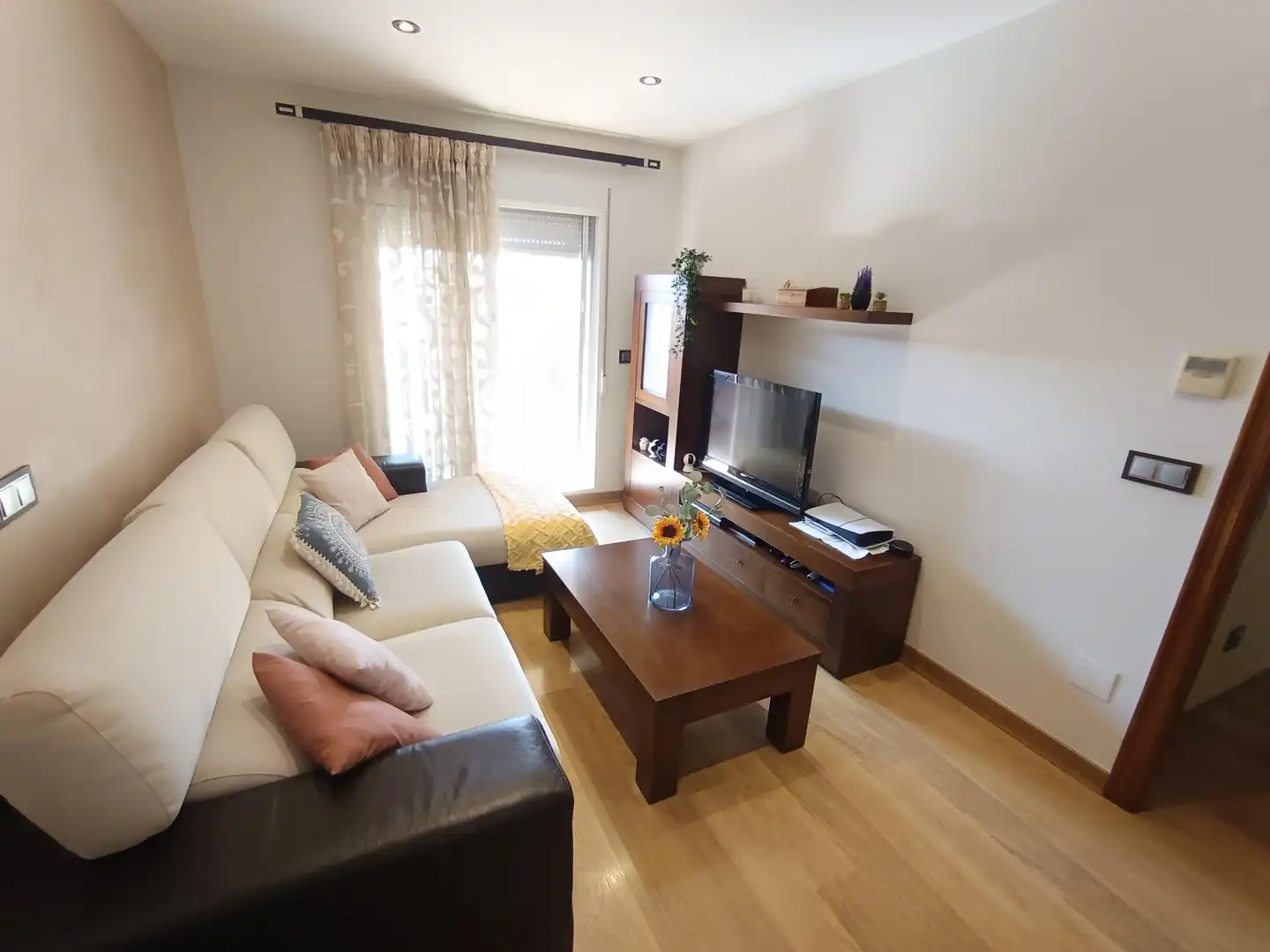 Wohnzimmer von Erdgeschoss zum Verkauf in Casco Urbano