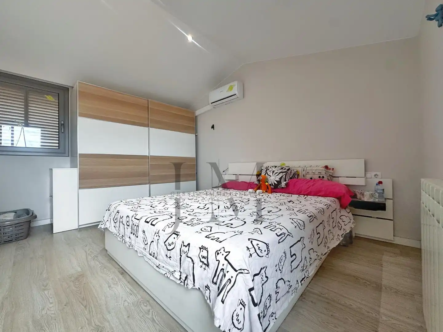 Bedroom of Duplexes for sale in Terrassa  with Air Conditioner, Heating and Parquet flooring