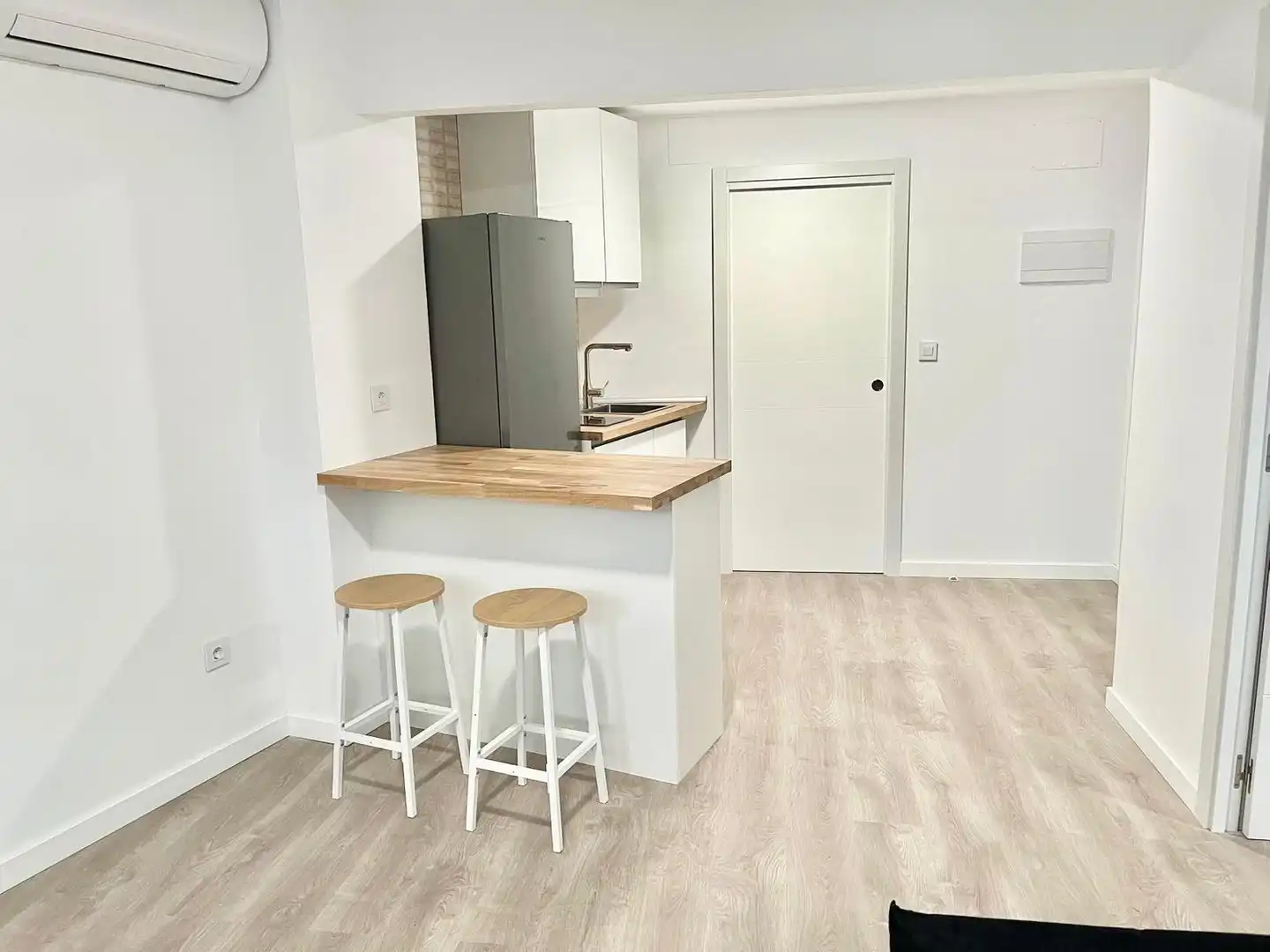 Cuina de Apartament de lloguer en El Campello amb Aire condicionat, Moblat i Rentadora