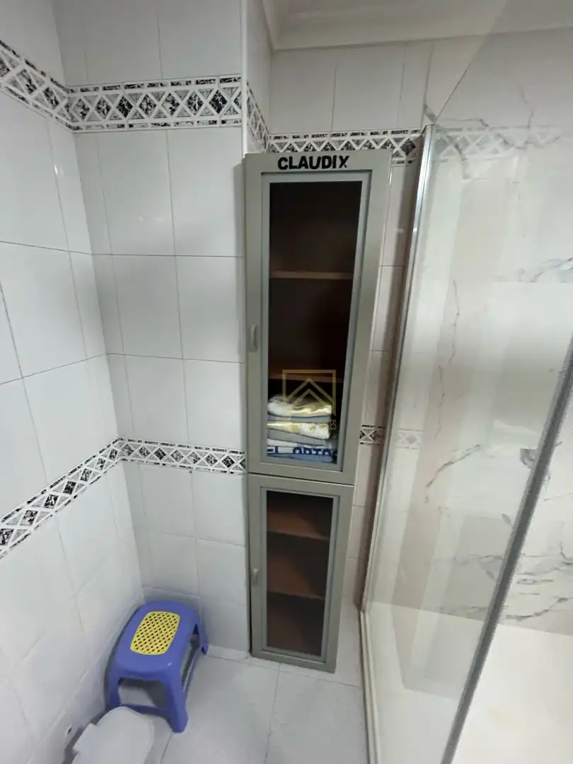 Baño de Piso de alquiler en Torrelavega  con Calefacción, Parquet y Amueblado