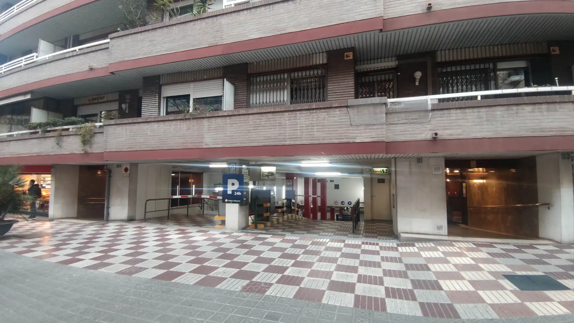 Garage for rent in Carrer del Bruc, 111, Dreta de l'Eixample