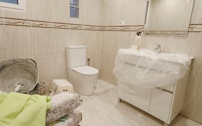 Bathroom of Flat for sale in Alfafar  with Air Conditioner, Heating and Terrace