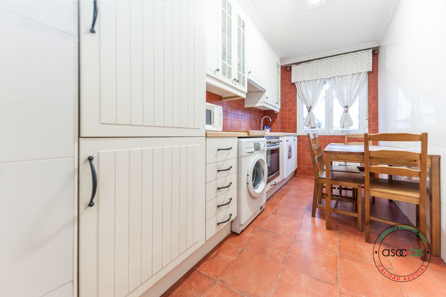 Cocina de Piso en venta en Oviedo  con Calefacción, Parquet y Terraza