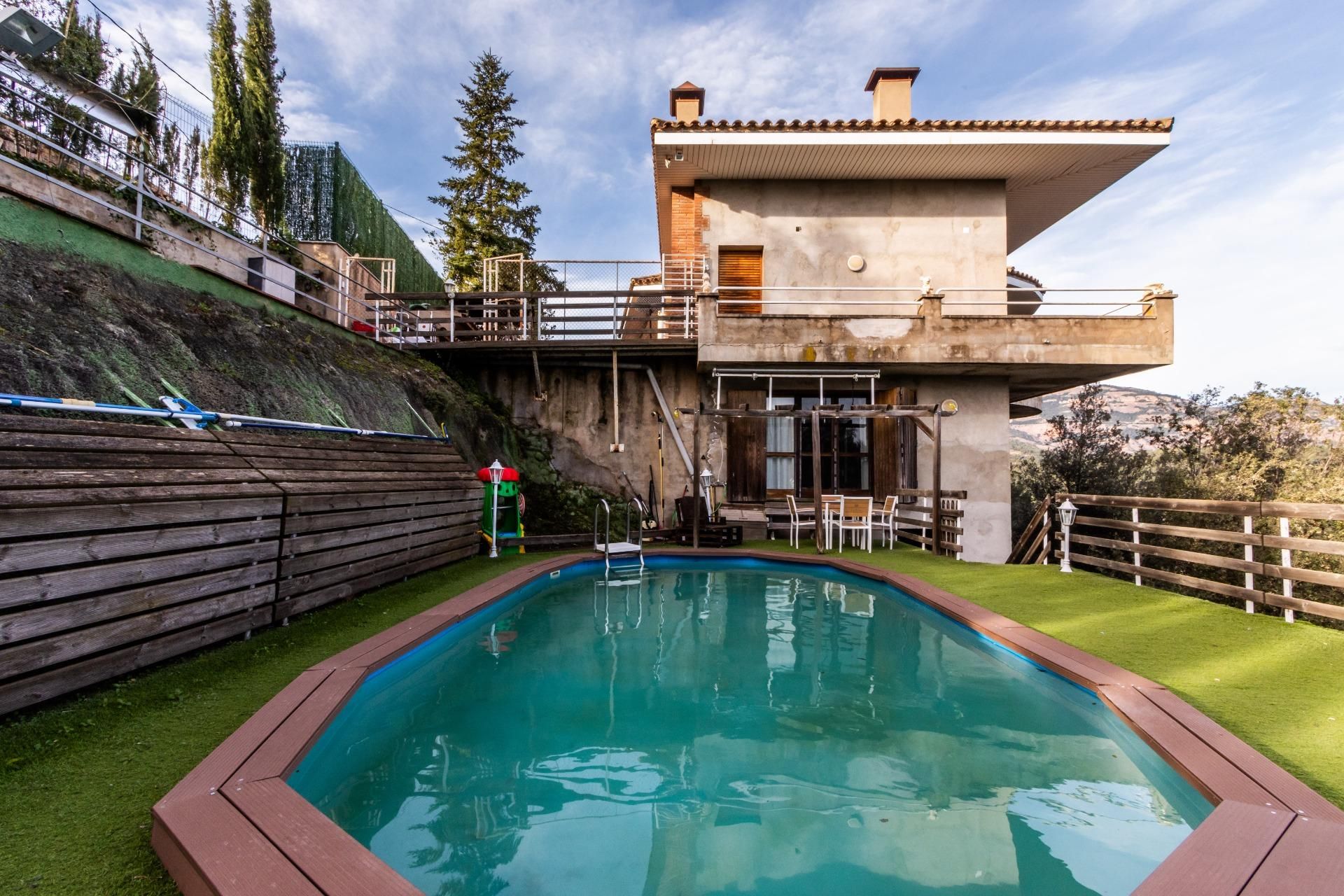 Piscina de Casa o xalet en venda en Castellar del Vallès amb Jardí privat, Terrassa i Piscina