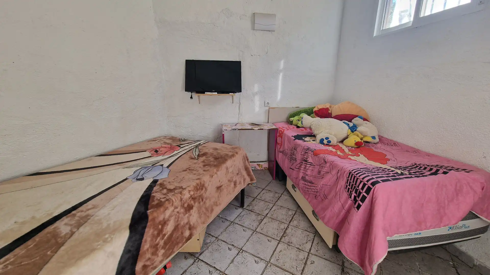 Dormitori de Finca rústica en venda en Instinción amb Aire condicionat, Jardí privat i Traster