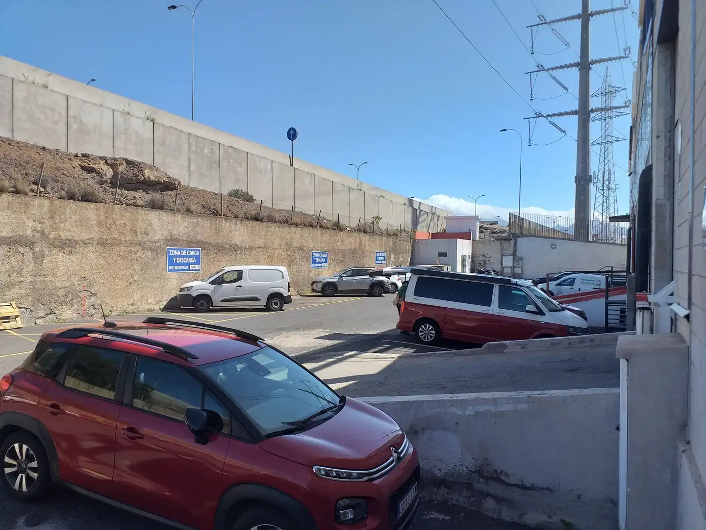 Parkplatz von Fabrikhallen zur Miete in Santa Cruz de Tenerife