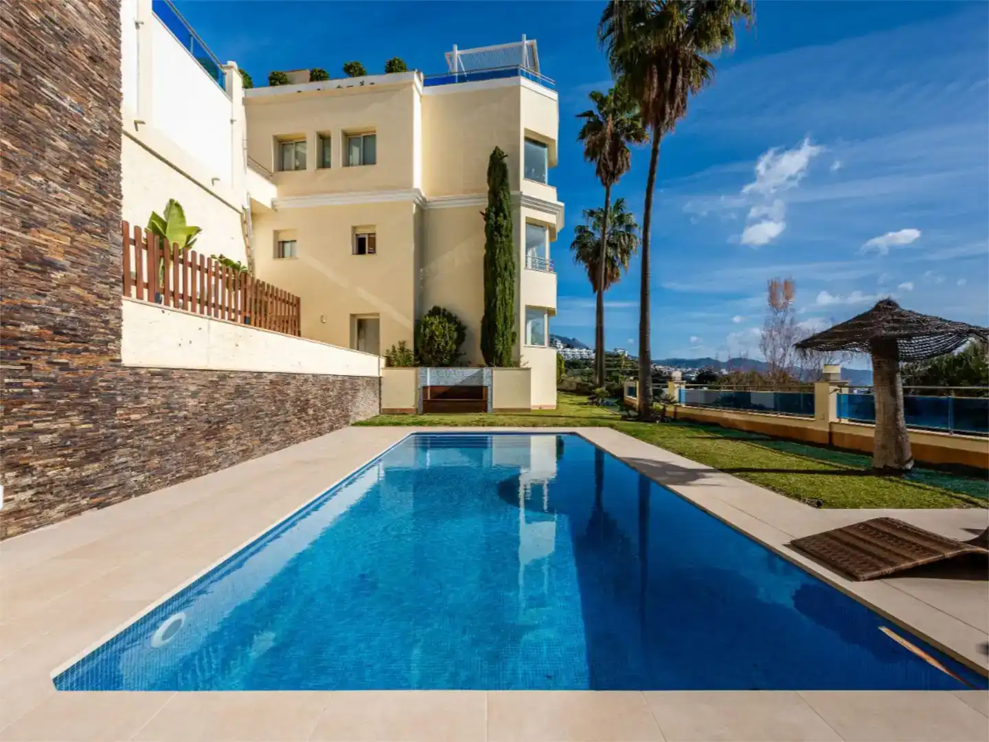 Schwimmbecken von Wohnung zum Verkauf in Torrox mit Klimaanlage, Schwimmbad und Balkon